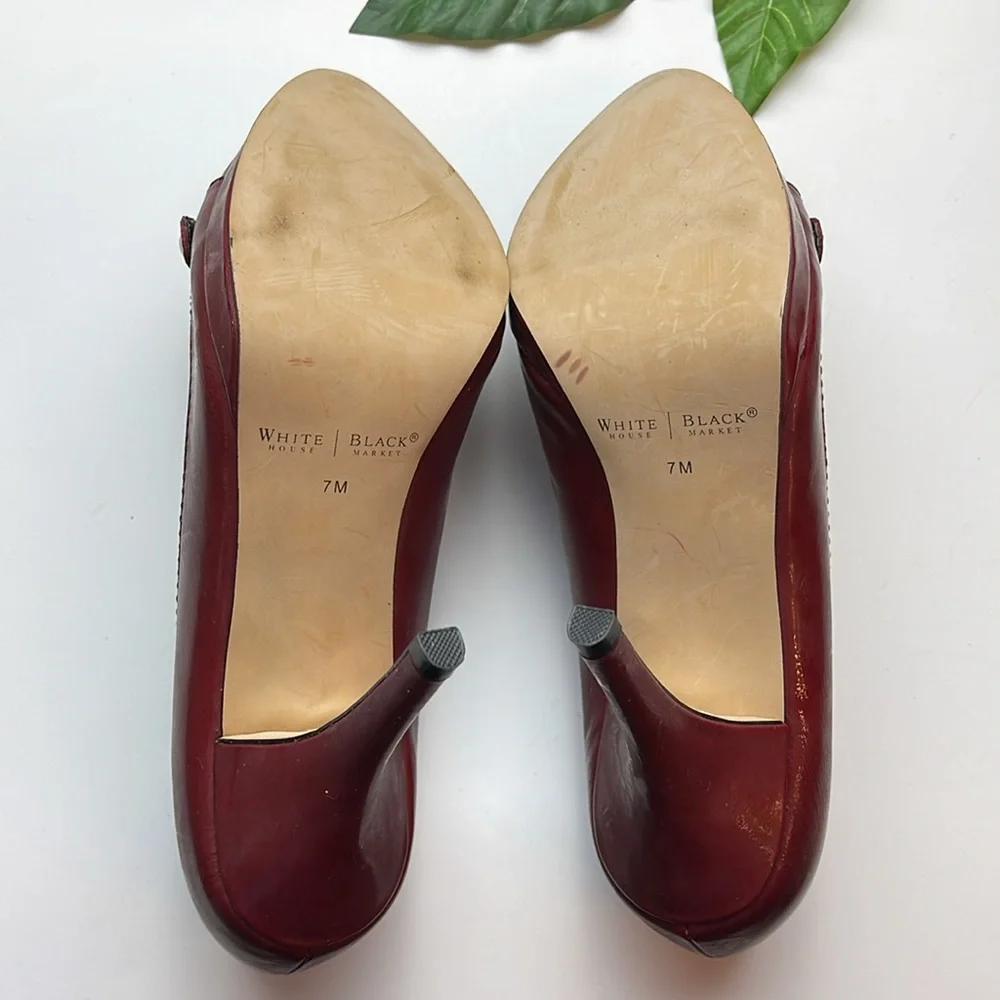WHBM WINE CHAIN ACCENT LOAFER HEELS